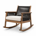 Chaise à bascule en bois avec corde noire et coussin beige
